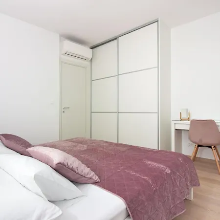 Sky Di Mare - Free Private Garage Apartment *